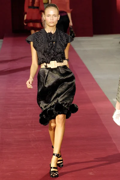 Look 16